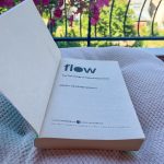 Photo of the book Flow o n a chair