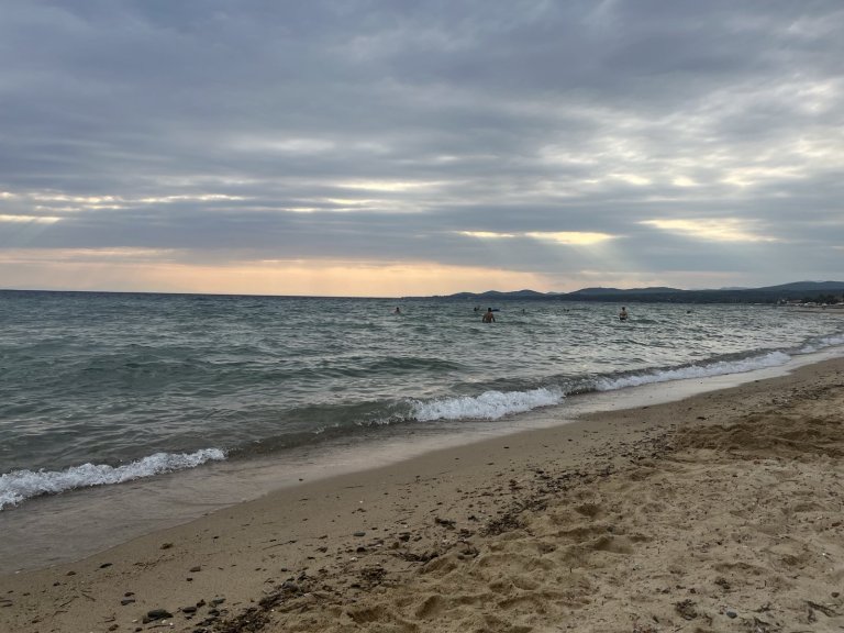 How to reduce stress instantly, a photo of the storm and the calming sea